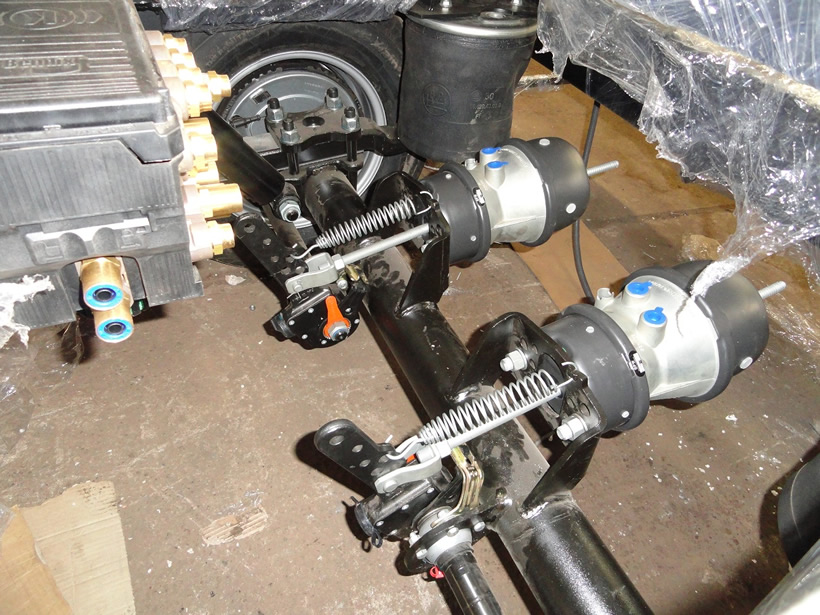 mobile machine trailer axle
